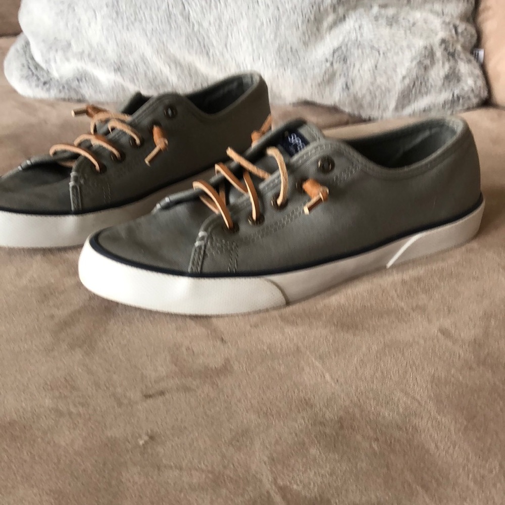 Woman’s size 7 sperry boat shoes